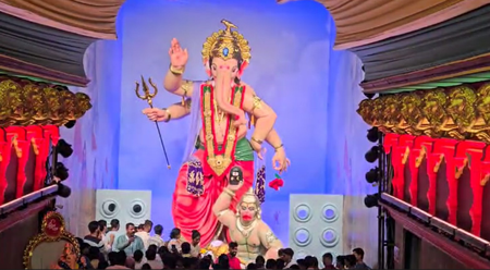 मुंबई लालबाग में गणेश गली के राजा की 22 फीट ऊंची मूर्ति, रामेश्वरम की थीम में सजा पंडाल मुंबई लालबाग में गणेश गली के राजा की 22 फीट ऊंची मूर्ति, रामेश्वरम की थीम में सजा पंडाल