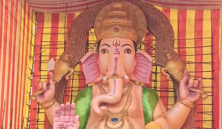 विजयवाड़ा में 72 फीट ऊंची इको-फ्रेंडली डुंडी गणपति प्रतिमा बनी आकर्षण का केंद्र विजयवाड़ा में 72 फीट ऊंची इको-फ्रेंडली डुंडी गणपति प्रतिमा बनी आकर्षण का केंद्र