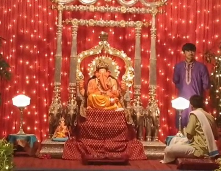 वडोदरा और अहमदाबाद में गणेश चतुर्थी की धूम, परंपरा और देशभक्ति का दिख रहा संगम वडोदरा और अहमदाबाद में गणेश चतुर्थी की धूम, परंपरा और देशभक्ति का दिख रहा संगम