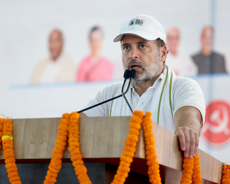 मुजफ्फरपुर राहुल गांधी बोले, संविधान पर चोट की जा रही है मुजफ्फरपुर राहुल गांधी बोले, संविधान पर चोट की जा रही है