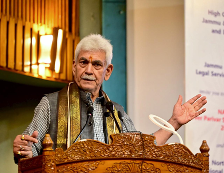 जम्मू अब तक 5000 से अधिक लोगों का रेस्क्यू, एलजी मनोज सिन्हा ने अधिकारियों से की बात जम्मू अब तक 5000 से अधिक लोगों का रेस्क्यू, एलजी मनोज सिन्हा ने अधिकारियों से की बात