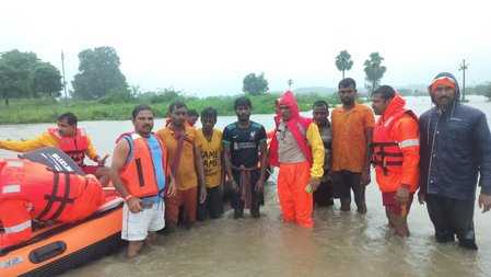 Six persons trapped in swollen stream in Telangana