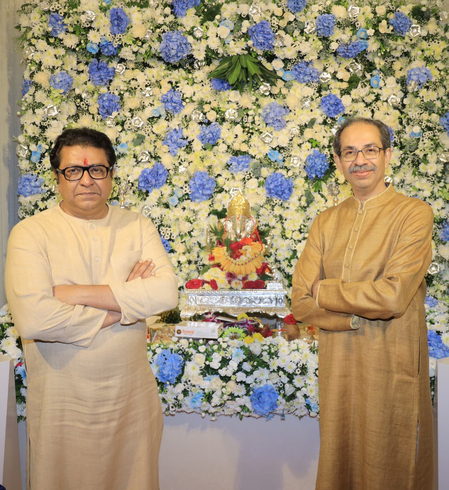 महाराष्ट्र : 20 साल बाद राज ठाकरे के घर पहुंचे उद्धव ठाकरे, 'शिवतीर्थ' में किए गणपति बप्पा के दर्शन