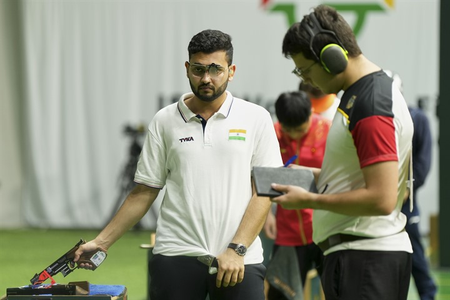 Asian Shooting C’ship: Anish Bhanwala wins silver in 25m Rapid Fire Pistol Asian Shooting C’ship: Anish Bhanwala wins silver in 25m Rapid Fire Pistol