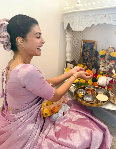 Jacqueline Fernandez welcomes Ganpati Bappa home for the first time
