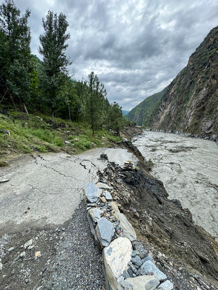 Himachal again battered by heavy rain; 822 roads, three highways blocked