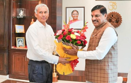 मध्य प्रदेश के मुख्य सचिव अनुराग जैन को मिला एक साल का एक्सटेंशन, सीएम ने दी बधाई मध्य प्रदेश के मुख्य सचिव अनुराग जैन को मिला एक साल का एक्सटेंशन, सीएम ने दी बधाई