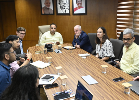 Delhi Transport Minister shares e-mobility ideas with Norwegian team