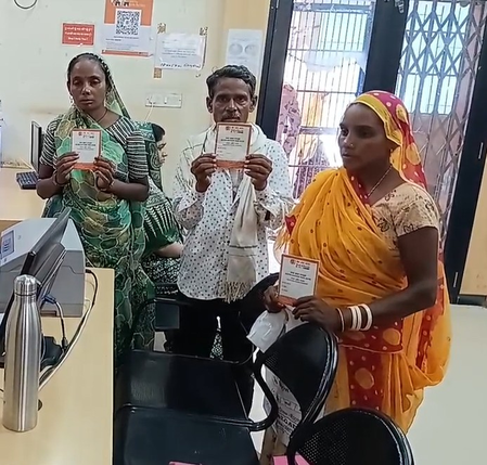 गुजरात बनासकांठा में जन धन योजना बनी वरदान, गरीबों का बढ़ा आत्मविश्वास गुजरात बनासकांठा में जन धन योजना बनी वरदान, गरीबों का बढ़ा आत्मविश्वास