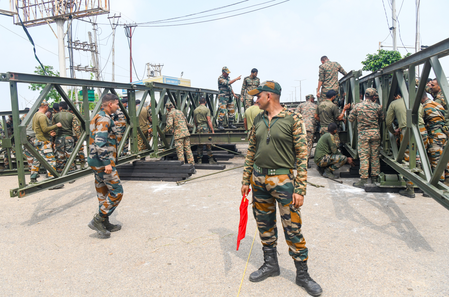 जम्मू-कश्मीर में राहत कार्य तेज डोडा में सड़कें और बिजली बहाल, रियासी-रामबन में पैसेंजर ट्रेन शुरू करने का फैसला जम्मू-कश्मीर में राहत कार्य तेज डोडा में सड़कें और बिजली बहाल, रियासी-रामबन में पैसेंजर ट्रेन शुरू करने का फैसला