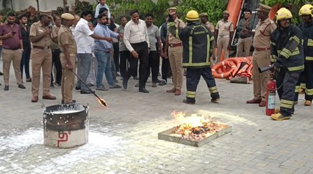 चेन्नई: अग्निशमन विभाग का कोंडिथोप में मॉक ड्रिल, लोगों को आग से बचने के सिखाए गुर
