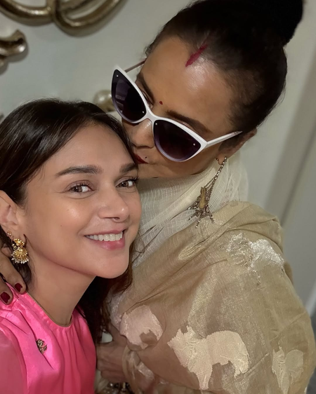 Rekha kisses Aditi Rao Hydari out of motherly love