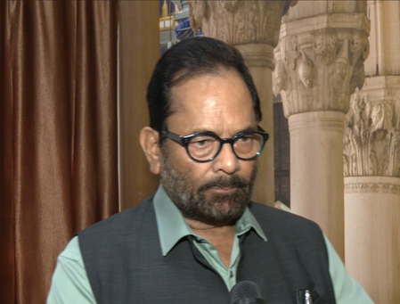 हाथ में संविधान, जेब में गाली की डिक्शनरी लेकर घूमते हैं मुख्तार अब्बास नकवी हाथ में संविधान, जेब में गाली की डिक्शनरी लेकर घूमते हैं मुख्तार अब्बास नकवी