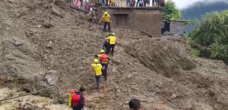 रुद्रप्रयाग में बादल फटने से भारी तबाही : एक महिला की मौत, राहत और बचाव कार्य जारी