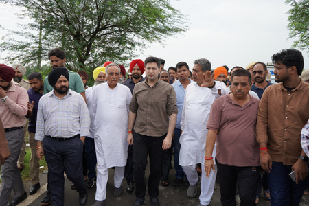 पंजाब आप सांसद राघव चड्ढा ने बाढ़ प्रभावित गुरदासपुर और दीनानगर का दौरा किया पंजाब आप सांसद राघव चड्ढा ने बाढ़ प्रभावित गुरदासपुर और दीनानगर का दौरा किया
