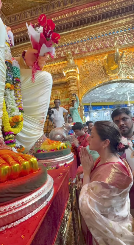 Bhagyashree takes blessing from the Lalbaugcha Raja with son Abhimanyu Dassani Bhagyashree takes blessing from the Lalbaugcha Raja with son Abhimanyu Dassani