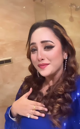 रानी चटर्जी का नया अंदाज, 'होंठो पे बस तेरा नाम है' गाने पर लूटी महफिल