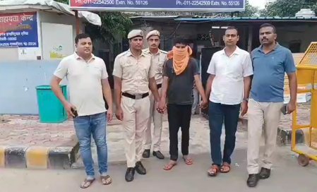 दिल्ली पुलिस ने ड्रग पैडलर को किया गिरफ्तार, 30.595 किलो गांजा बरामद दिल्ली पुलिस ने ड्रग पैडलर को किया गिरफ्तार, 30.595 किलो गांजा बरामद