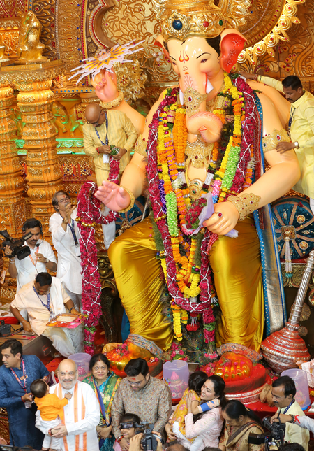 अमित शाह ने लालबाग के राजा के किए दर्शन, बोले, गणपति बप्पा सभी पर अपनी कृपा दृष्टि बनाए रखें अमित शाह ने लालबाग के राजा के किए दर्शन, बोले, गणपति बप्पा सभी पर अपनी कृपा दृष्टि बनाए रखें
