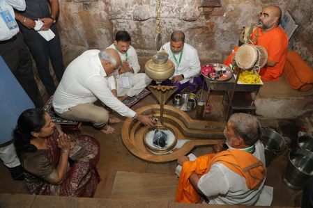सीएम भूपेंद्र पटेल ने गलतेश्वर महादेव के दर्शन कर जन सुख-समृद्धि के लिए की प्रार्थना सीएम भूपेंद्र पटेल ने गलतेश्वर महादेव के दर्शन कर जन सुख-समृद्धि के लिए की प्रार्थना