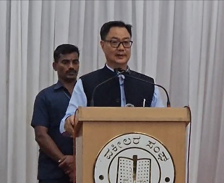 भारत की प्रणाली विधायी, कार्यपालिका और न्यायिक कार्यों का अनूठा संयोजन किरेन रिजिजू भारत की प्रणाली विधायी, कार्यपालिका और न्यायिक कार्यों का अनूठा संयोजन किरेन रिजिजू
