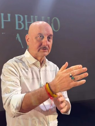 अनुपम खेर एकल नाटक कुछ भी हो सकता है के साथ धमाकेदार वापसी को तैयार अनुपम खेर एकल नाटक कुछ भी हो सकता है के साथ धमाकेदार वापसी को तैयार