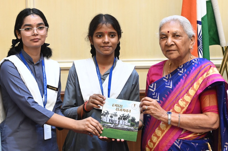 सादगी और आत्मविश्वास ही असली सफलता राज्यपाल आनंदीबेन पटेल सादगी और आत्मविश्वास ही असली सफलता राज्यपाल आनंदीबेन पटेल