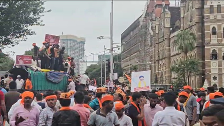 मुंबई मराठा आरक्षण आंदोलन के दौरान एक कार्यकर्ता की दिल का दौरा पड़ने से मौत मुंबई मराठा आरक्षण आंदोलन के दौरान एक कार्यकर्ता की दिल का दौरा पड़ने से मौत