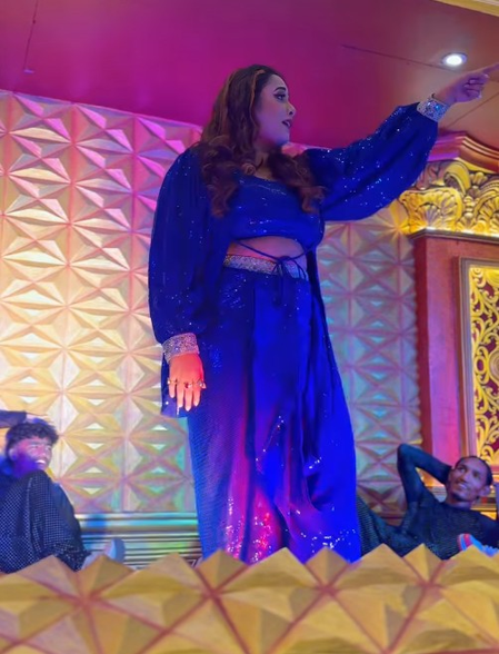पवन सिंह के गाने काटी रात पर नेपाल में थिरकीं रानी चटर्जी पवन सिंह के गाने काटी रात पर नेपाल में थिरकीं रानी चटर्जी