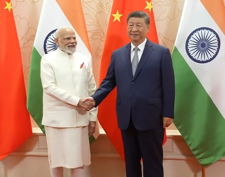 पीएम मोदी से मिलने के बाद जिनपिंग ने कहा, ड्रैगन और हाथी अब आ जाएं साथ पीएम मोदी से मिलने के बाद जिनपिंग ने कहा, ड्रैगन और हाथी अब आ जाएं साथ