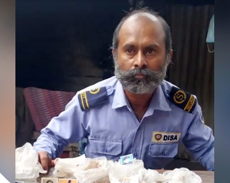 मन की बात पीएम मोदी ने सुरक्षा गार्ड जितेंद्र सिंह राठौड़ की देशभक्ति को बताया प्रेरणा का स्रोत मन की बात पीएम मोदी ने सुरक्षा गार्ड जितेंद्र सिंह राठौड़ की देशभक्ति को बताया प्रेरणा का स्रोत
