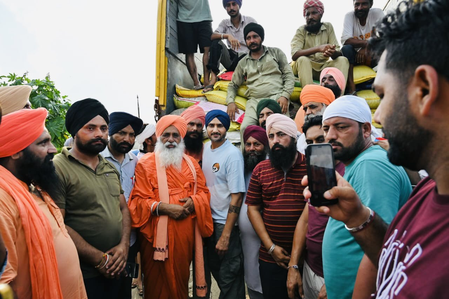 हरभजन सिंह ने प्रधानमंत्री मोदी को पंजाब में बाढ़ की स्थिति से अवगत कराया हरभजन सिंह ने प्रधानमंत्री मोदी को पंजाब में बाढ़ की स्थिति से अवगत कराया