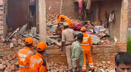 एक लड़के ने गोला दागा, फिर हुआ धमाका, लखनऊ विस्फोट मामले में महिला ने किया दावा एक लड़के ने गोला दागा, फिर हुआ धमाका, लखनऊ विस्फोट मामले में महिला ने किया दावा
