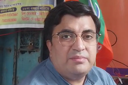 भाजपा नेता तमोघ्न घोष ने देशवासियों से स्वदेशी अपनाने की अपील की भाजपा नेता तमोघ्न घोष ने देशवासियों से स्वदेशी अपनाने की अपील की