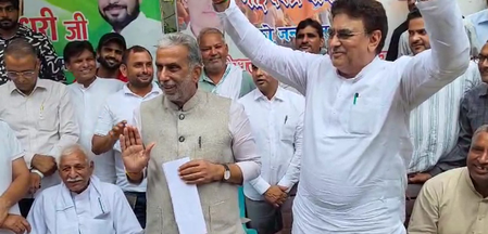 फरीदाबाद नहर पार के किसानों ने कृष्ण पाल गुर्जर को सौंपा ज्ञापन फरीदाबाद नहर पार के किसानों ने कृष्ण पाल गुर्जर को सौंपा ज्ञापन