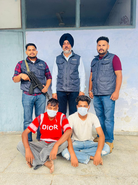 पंजाब पुलिस को बड़ी सफलता, गणशामपुर गैंग के दो शातिर गिरफ्तार, तीन हथियार बरामद पंजाब पुलिस को बड़ी सफलता, गणशामपुर गैंग के दो शातिर गिरफ्तार, तीन हथियार बरामद