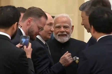 Russia shares 'video of the day’ as PM Modi, Putin, Xi Jinping share warm moment at SCO Summit Russia shares 'video of the day’ as PM Modi, Putin, Xi Jinping share warm moment at SCO Summit