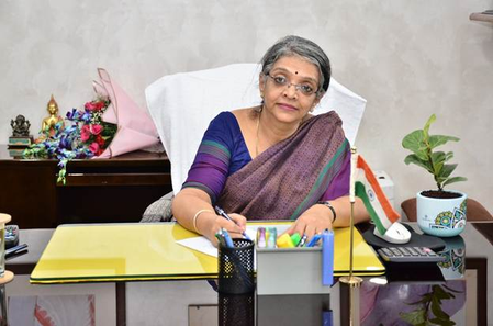 डीबीटी योजना की शुरुआत में महत्वपूर्ण भूमिका निभाने वाली टीसीए कल्याणी ने महालेखा नियंत्रक का पदभार संभाला डीबीटी योजना की शुरुआत में महत्वपूर्ण भूमिका निभाने वाली टीसीए कल्याणी ने महालेखा नियंत्रक का पदभार संभाला