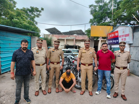 नोएडा वाहन चोर गिरोह का भंडाफोड़, 18 चोरी की मोटरसाइकिल और ऑटो बरामद नोएडा वाहन चोर गिरोह का भंडाफोड़, 18 चोरी की मोटरसाइकिल और ऑटो बरामद