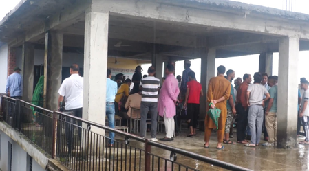 हिमाचल प्रदेश : हमीरपुर जिले के गांव में भारी बारिश और भूस्खलन से पांच परिवार बेघर