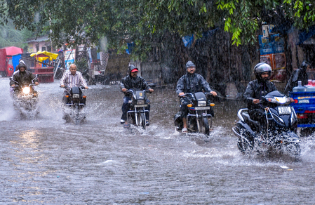 गुजरात में भारी बारिश का अनुमान, कई जिलों में येलो और ऑरेंज अलर्ट जारी गुजरात में भारी बारिश का अनुमान, कई जिलों में येलो और ऑरेंज अलर्ट जारी