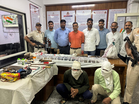 दिल्ली पुलिस ने यूपी में अवैध हथियार फैक्ट्री का भंडाफोड़ किया, भारी मात्रा में हथियार और कच्चा माल बरामद