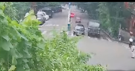 Kolkata Police seize Army truck for 'dangerous driving', a day after jawans dismantled Trinamool stage