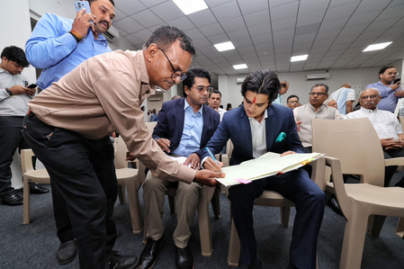 महाआर्यमन बने एमपीसीए के सबसे युवा अध्यक्ष, पिता के साथ गणेश मंदिर में पूजा-अर्चना