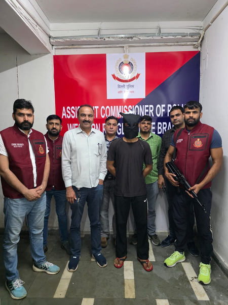 दिल्ली क्राइम ब्रांच की बड़ी सफलता, कुख्यात फरार अपराधी अशद उर्फ अर्शद गिरफ्तार दिल्ली क्राइम ब्रांच की बड़ी सफलता, कुख्यात फरार अपराधी अशद उर्फ अर्शद गिरफ्तार