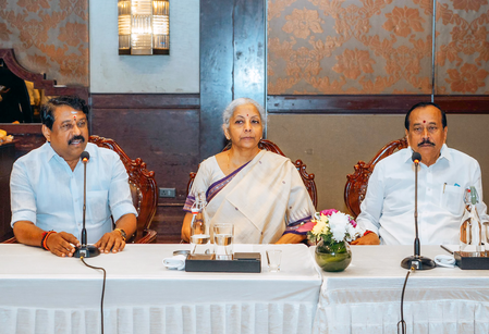 जीएसटी सुधार एक खुली और पारदर्शी अर्थव्यवस्था का निर्माण करेंगे, छोटे व्यवसायों को होगा फायदा : वित्त मंत्री