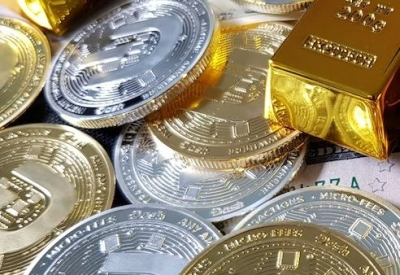 Gold prices decline, silver rises amid mixed global trends Gold prices decline, silver rises amid mixed global trends