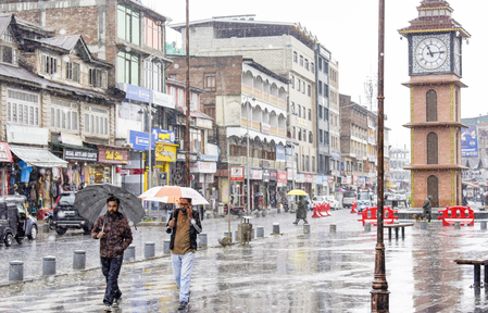 जम्मू-कश्मीर बारिश रुकी, अगले कुछ घंटों में हल्की बूंदाबांदी होने की संभावना जम्मू-कश्मीर बारिश रुकी, अगले कुछ घंटों में हल्की बूंदाबांदी होने की संभावना