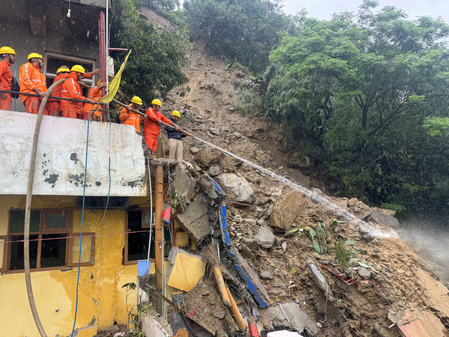 One killed, 5 missing in landslide in Himachal’s Kullu One killed, 5 missing in landslide in Himachal’s Kullu