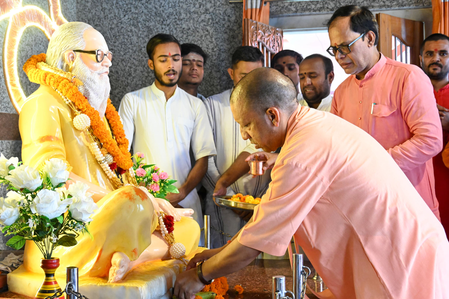 दलित के घर भोजन से लेकर राम मंदिर आंदोलन तक, ऐसा था सीएम योगी के गुरु अवेद्यनाथ का जीवन